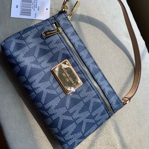 BNWT Michael Kors Wristlet